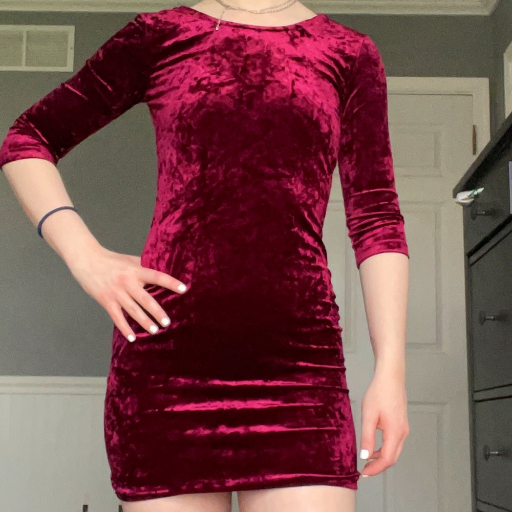 Maroon velvet dress!🌹